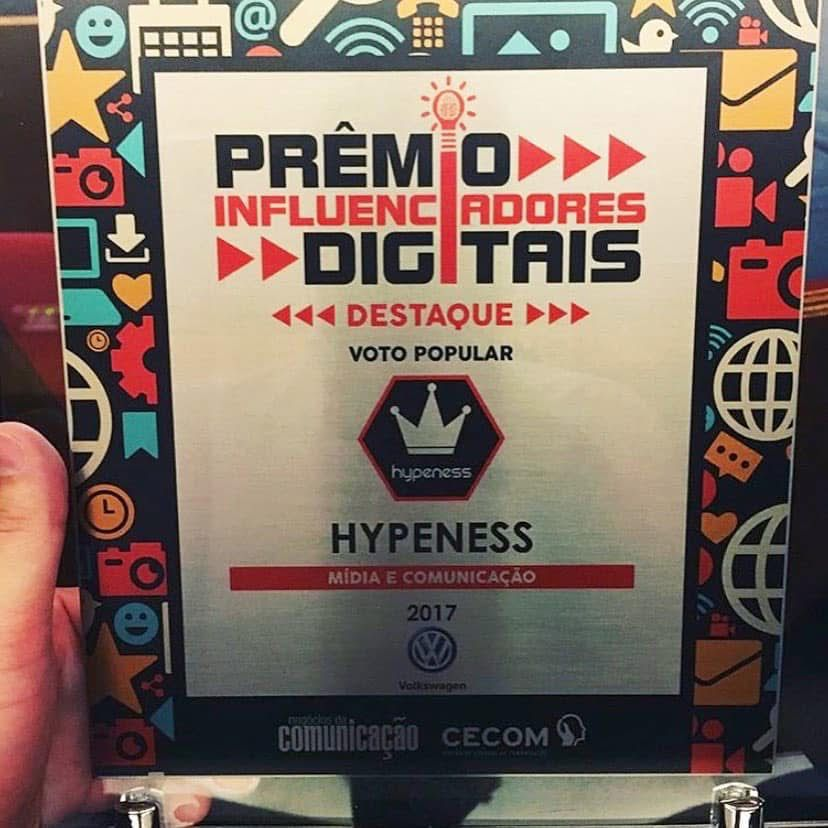 Digital Influencers Award trophy